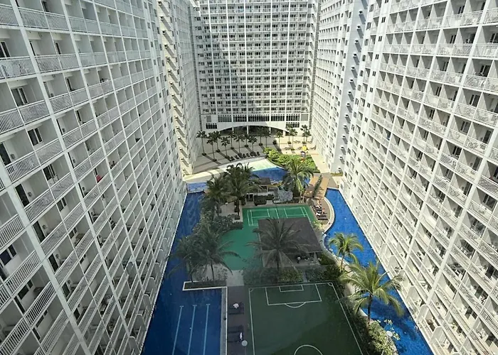 Spacious 2br At Moa Manila